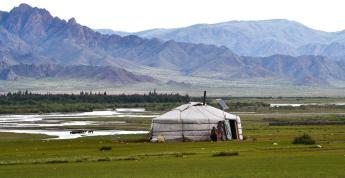 Yurt et steppe Mongolie